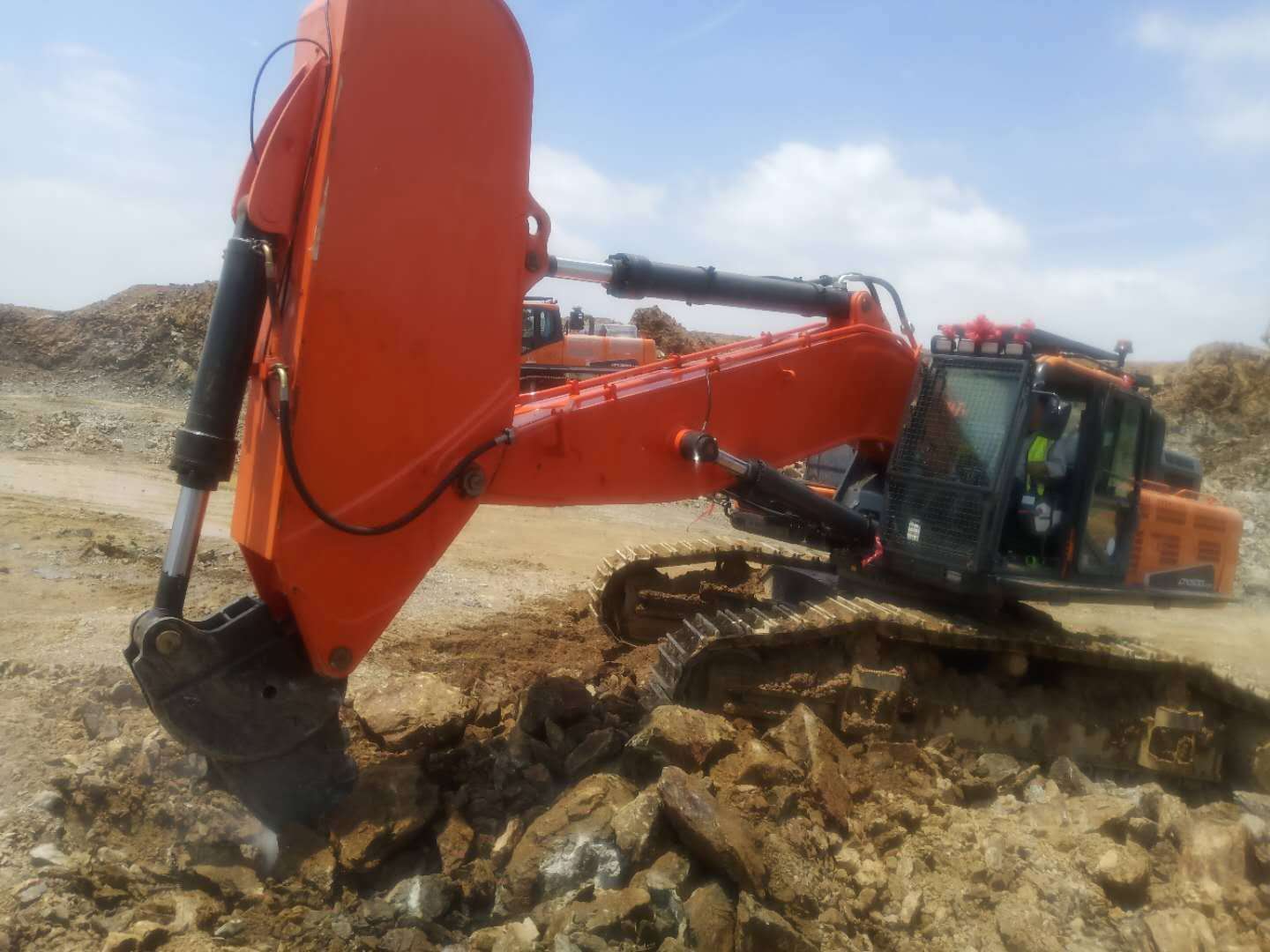 挖掘机鹰嘴钩,鹰嘴勾挖机,挖机大鹰钩,挖机岩石臂,挖掘机金刚臂,整体